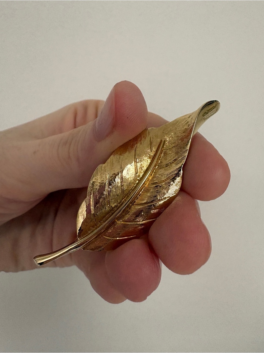 Avon Graceful Leaf Stamped Brooch Pin